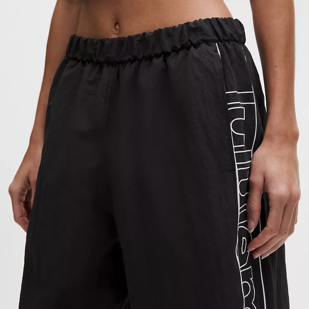 NWT Lululemon Crinkle Nylon Mid-Rise Track Pant
Wordmark - Picture 3 of 8